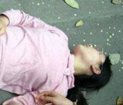 05年清华教授13岁女儿在公交车上被掐死生前哀求：再也不敢了